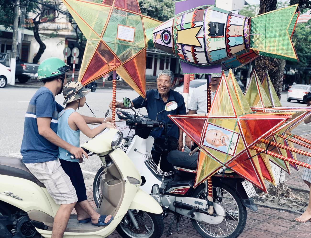 Người giữ 'hồn' Trung thu xưa giữa lòng thành phố ​ ảnh 1