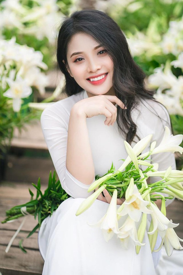 Nụ cười răng khểnh duyên dáng “đốn tim” bao người. Vẻ đẹp dung dị của nữ sinh Ngân hàng ảnh 5