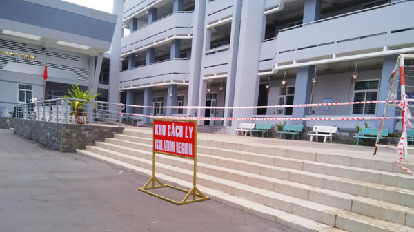 Bên trong khu cách ly nhiều người nước ngoài nghi nhiễm Covid -19 ở TPHCM ảnh 1