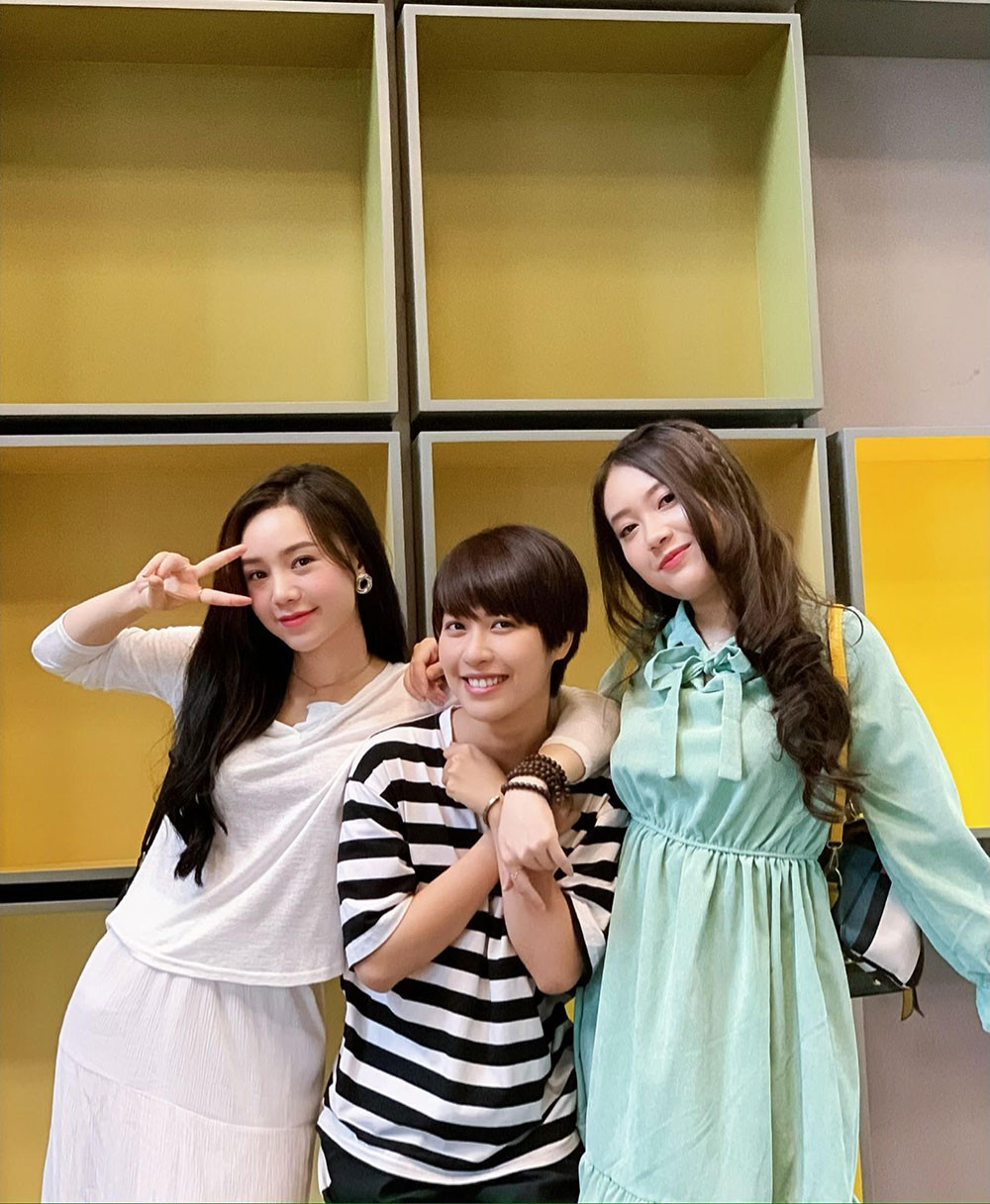 Kiều My (ngoài cùng bên phải) cùng các bạn diễn Trong phim "Đừng bắt em phải quên". Điều ít biết và loạt giải thưởng tài năng đáng nể của My ‘Đừng bắt em phải quên’ ảnh 1