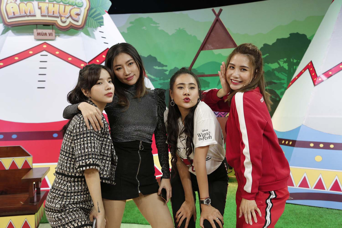 Thay đổi format, "Thiên đường ẩm thực" hứa hẹn nhiều sự đổi mới trong mùa này. Trường Giang vô tư gặm đùi gà, bất chấp dàn “sao” đang “bụng đói“ ảnh 5