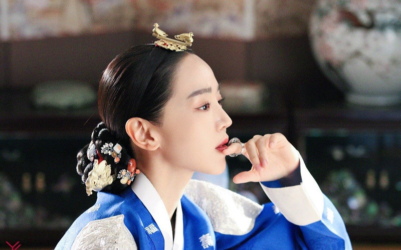 Những nét trầm tư hiếm có của Vương hậu Top 4 phim đang hot rần rần xứ Kim chi: “Cuộc Chiến Thượng Lưu” được nhắc đầu tiên ảnh 4