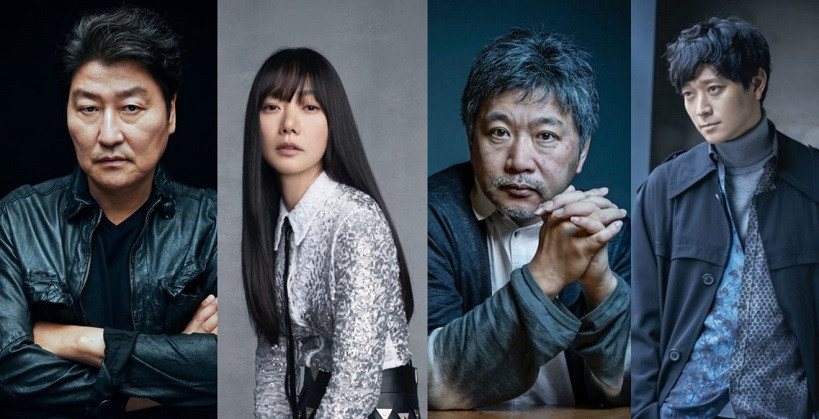 Từ trái sang phải: Song Kang Ho, Bae Doo Na, đạo diễn Koreeda Hirokazu, Kang Dong Won. Joo Ji Hoon, Bae Doo Na lần lượt công bố phim mới, số phận "Kingdom" phần 3 sẽ thế nào? ảnh 1
