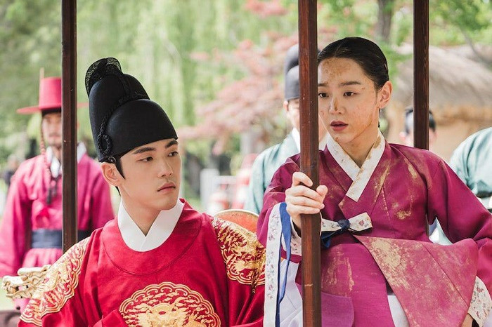Kim Jung Hyun trong vai Cheol Jong ban ngày làm vua, ban đêm đi làm sát thủ Ngoài hài hước thì "Thái Tử Phi Thăng Chức Ký" bản Hàn có gì mà khiến ai cũng mê mẩn? ảnh 5