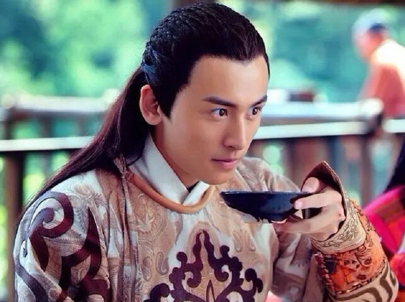 Trương Triết Hạn vai Gia Luật Tề phim "Thần Điêu Đại Hiệp" 2014. Trương Triết Hạn bao năm dưới trướng Vu Chính bị lãng quên, về với Triệu Vy liền lên đời ảnh 3