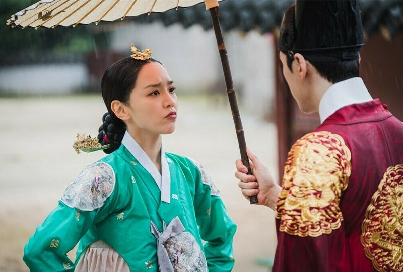 Chàng hậu Shin Hye Sun vô cùng hài hước và lầy lội khiến khán giả không thể quên Top 4 phim đang hot rần rần xứ Kim chi: “Cuộc Chiến Thượng Lưu” được nhắc đầu tiên ảnh 3