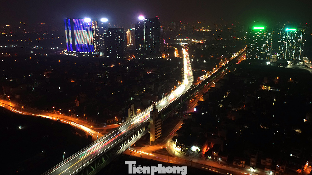 Ngắm cầu Thăng Long lung linh trong màn đêm ảnh 6