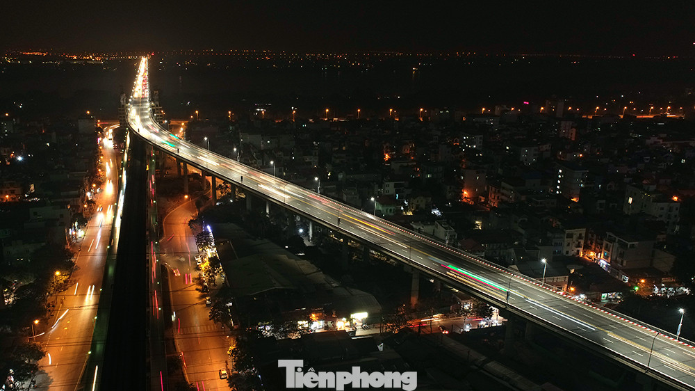 Ngắm cầu Thăng Long lung linh trong màn đêm ảnh 2