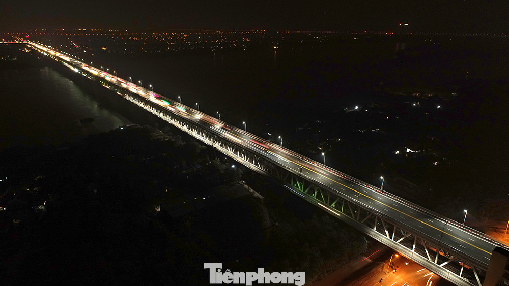 Ngắm cầu Thăng Long lung linh trong màn đêm ảnh 5