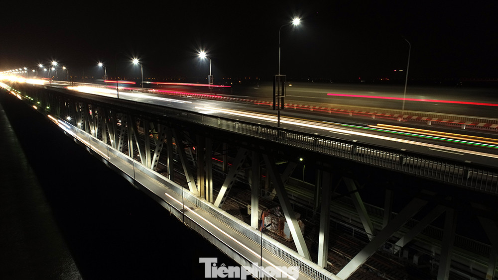 Ngắm cầu Thăng Long lung linh trong màn đêm ảnh 4