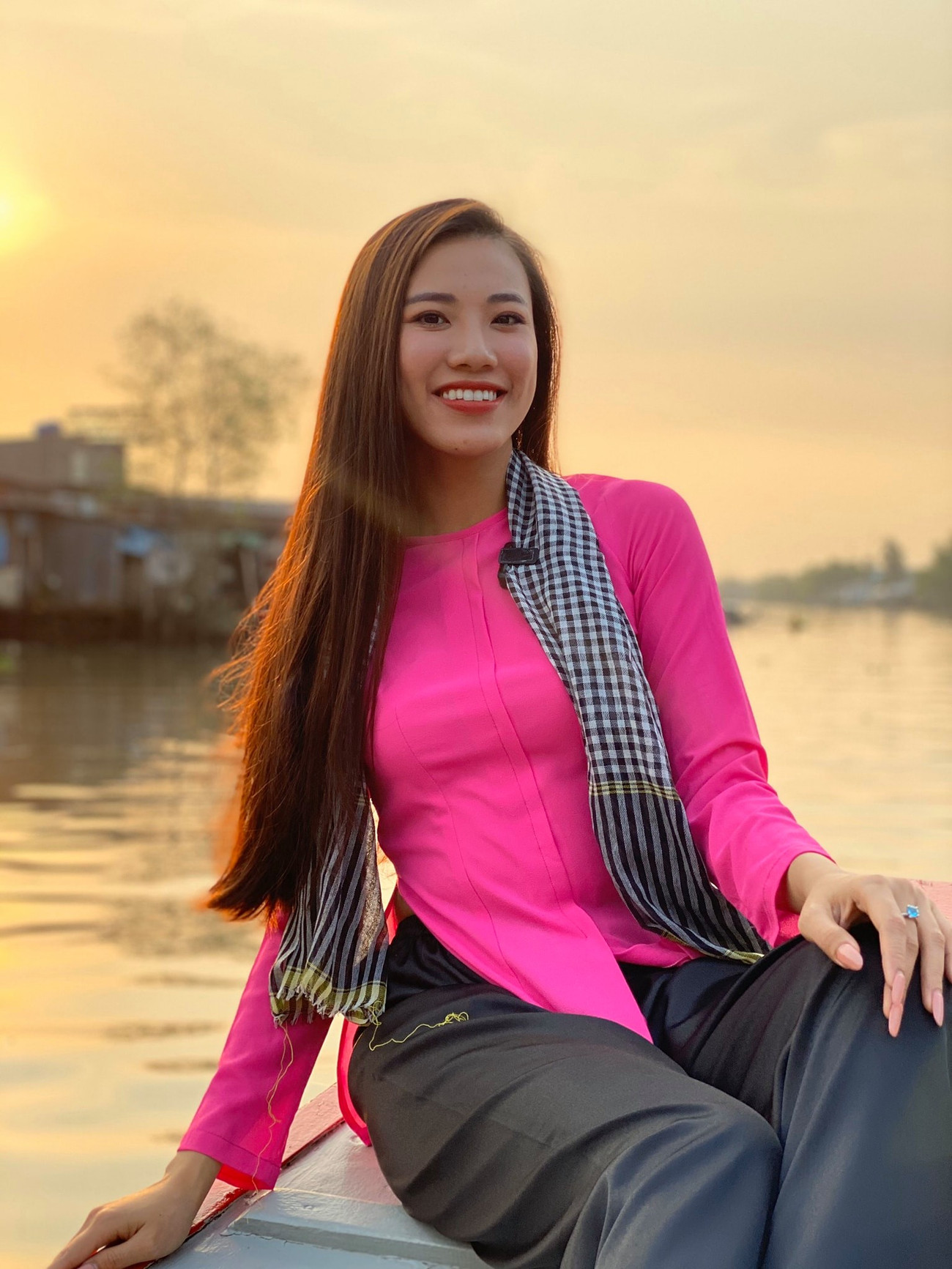 Kim Duyên sinh ra và lớn lên tại Cần Thơ, miền Tây sông nước. Kim Duyên: Từ “xấu, đen và mờ nhạt” đến Á hậu Hoàn vũ Việt Nam ảnh 2
