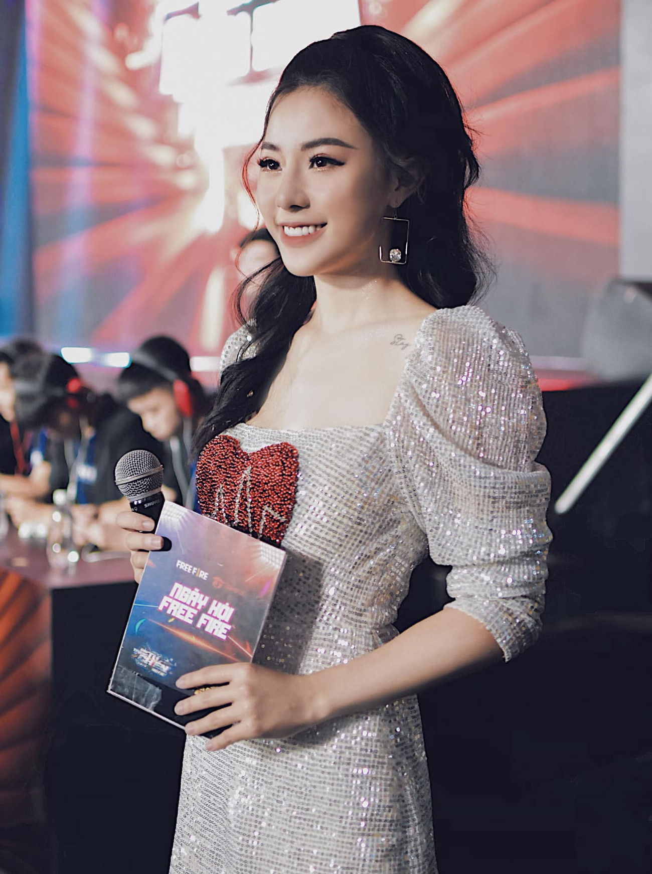 Cô MC 9X khiến hàng ngàn game thủ “cảm nắng“ ảnh 4