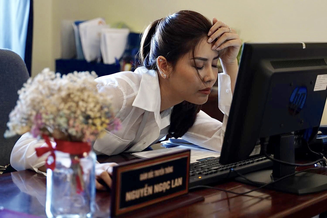 Nguyễn Loan cho biết cảnh quay khó nhất là những phân cảnh yêu cầu phải đẩy cảm xúc lên cao trào Người đẹp Biển Nguyễn Thị Loan và vai diễn đầu tay trong series phim hình sự 'Bão ngầm' ảnh 3