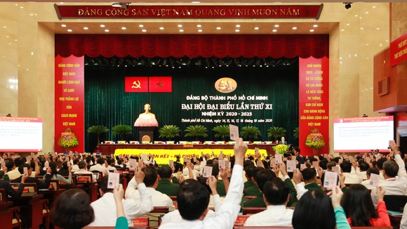 Các đại biểu biểu quyết thông qua chương trình Đại hội Đại biểu trẻ nhất Đại hội Đảng bộ TPHCM mới 20 tuổi ảnh 2