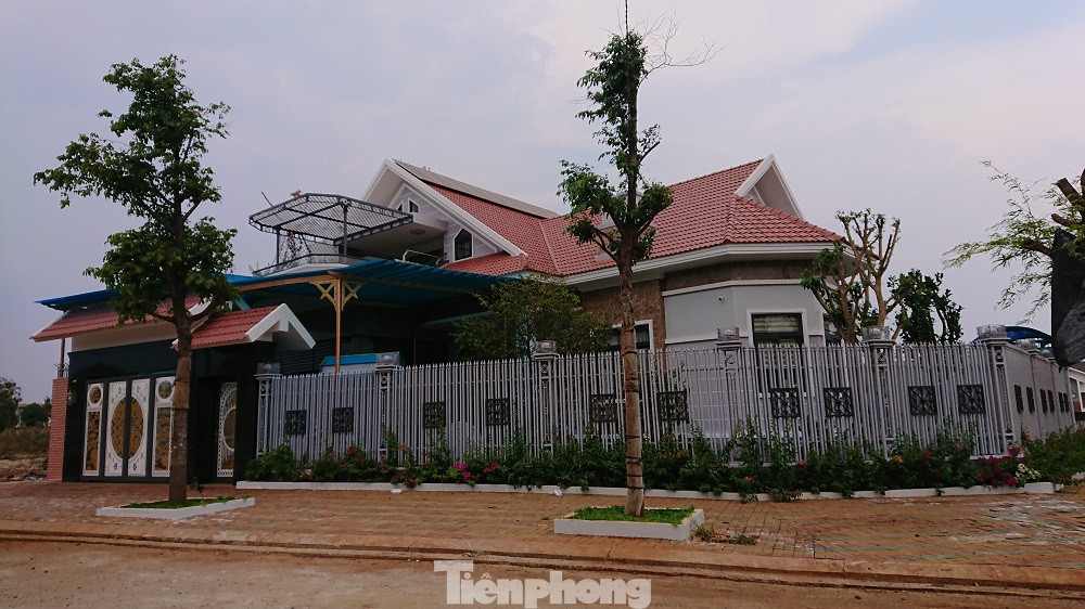 Xây biệt thự trên đất nông nghiệp ở Đắk Lắk: Bị xử phạt vẫn thi công rầm rộ ảnh 3 Xây biệt thự trên đất nông nghiệp ở Đắk Lắk: Bị xử phạt vẫn thi công rầm rộ ảnh 3