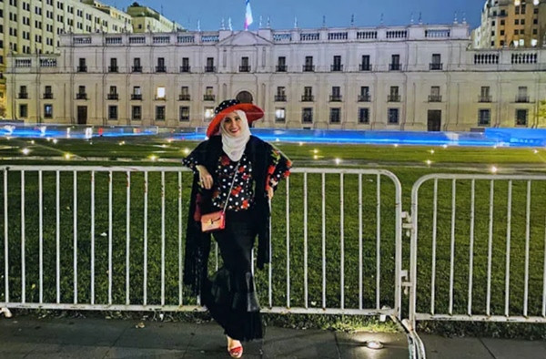 Khawla ở Santiago. Ảnh: Guinness World Record. Cô gái lập kỷ lục vì đi vòng quanh thế giới trong hơn 3 ngày, nhưng cư dân mạng không tin ảnh 3
