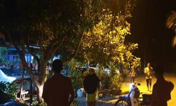 Nhiều người sợ hãi khi nghe thấy cả tiếng gõ cửa ở bên nhà hàng xóm. Ảnh: Sinarharian. Liên tục nghe thấy tiếng gõ cửa giữa đêm, người dân cả một khu vực sợ đến không dám ngủ ảnh 3