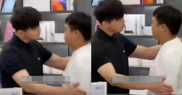 Nhân viên nói hết nước hết cái, cuối cùng thì khách hỏi liệu có thể được hoàn tiền không. Ảnh: @Red Chilli 21. Mua iPhone 12 cho bạn gái rồi bị “đá”, khách đến cửa hàng Apple khóc lóc, muốn hoàn tiền ảnh 3