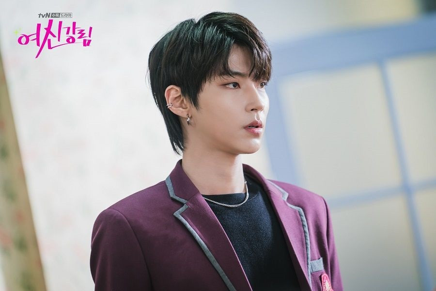 Han Seo Joon của "True Beauty" nhìn thì tưởng đầu gấu nhưng hóa ra là một anh chàng hào hiệp. Từ “18 Again” đến “True Beauty”: Hwang In Yeop hóa “trai hư” nhưng quá đáng yêu khiến fangirl “u mê“ ảnh 7