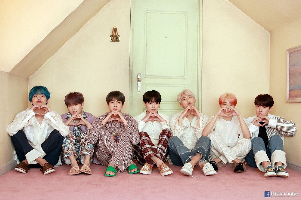 Gần đây nhất thế giới của tôi có thêm một ngôi sao màu tím: BTS. (Ảnh: BigHit Ent.) Trong thế giới fangirl: Thế giới của tôi là vũ trụ lấp lánh những ngôi sao đẹp nhất ảnh 3
