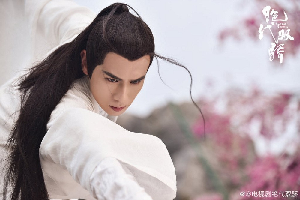 Hồ Nhất Thiên bị chê không đẹp và diễn đơ trong "Tân Tuyệt Đại Song Kiêu". (Ảnh: Weibo) Những “nam thần học đường” thắp sáng thanh xuân vườn trường năm ấy, bây giờ ở đâu? (P2) ảnh 2