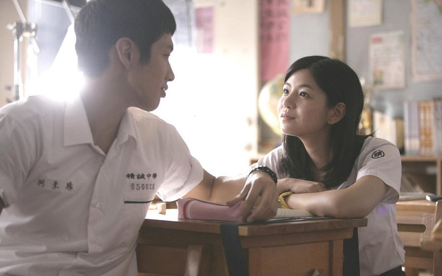 Cậu mua đồ ăn cho tôi, cậu trêu chọc tôi, quan tâm tôi thật nhiều. (Ảnh minh họa: phim Cô Gái Năm Ấy Chúng Ta Cùng Theo Đuổi) Cuộc thi viết Trà sữa cho tâm hồn: Cậu có còn nhớ cô gái cậu nắm tay năm ấy ảnh 3