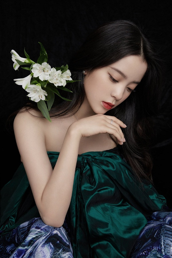 Âu Dương Na Na xinh đẹp và là Thần đồng Cello. Những người đẹp diễn giả trân của phim Hoa ngữ: Ai trợn mắt thần chưởng, ai rơi lệ vô hồn? ảnh 1