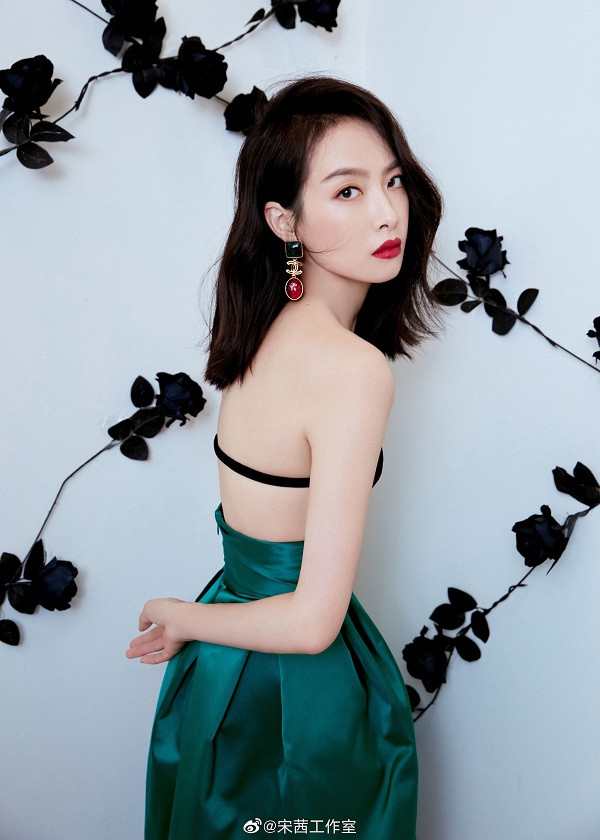 Tống Thiến xinh đẹp, hát hay, nhảy giỏi. Những người đẹp diễn giả trân của phim Hoa ngữ: Ai trợn mắt thần chưởng, ai rơi lệ vô hồn? ảnh 15