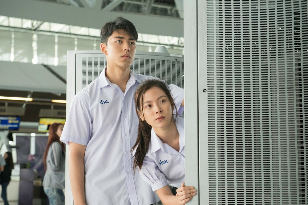 Những điều cậu viết, mình cố gắng coi đó là lá thư tỏ tình mà không phải những câu chia ly. (Ảnh minh họa: Phim Friendzone) Cuộc thi viết Trà sữa cho tâm hồn: Có ai thích mãi một người được không? ảnh 1