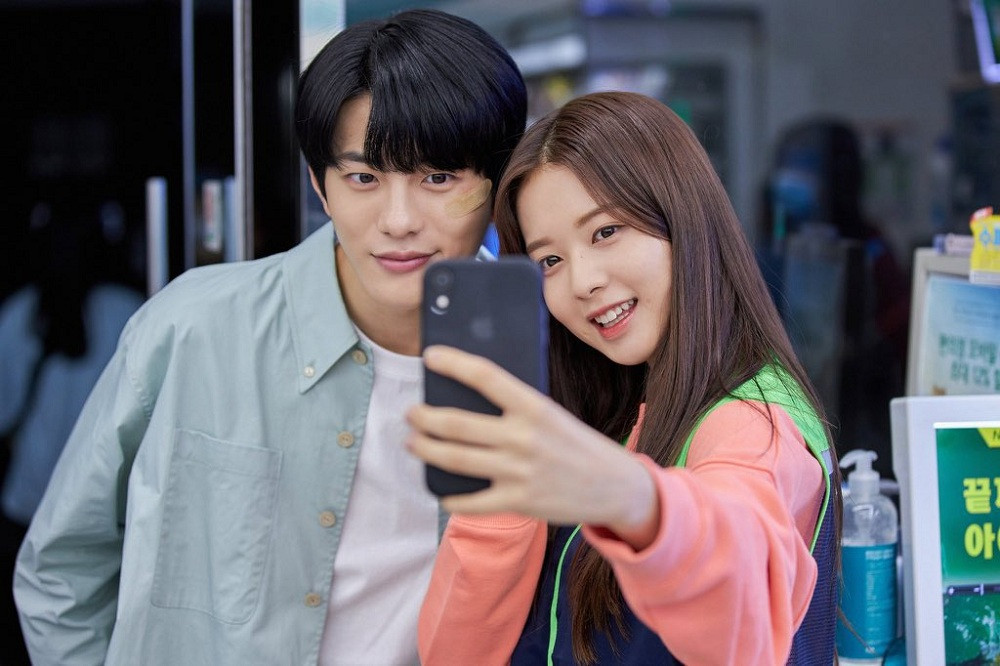 Seo Ji Hoo xứng danh "con rể" nhà người ta: Đẹp trai, học giỏi, tốt tính. (Ảnh: JTBC) So với phim gốc “17 Again”, bản remake “18 Again” giống và khác những điểm nào? ảnh 14
