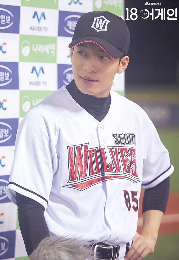 Ye Ji Hoon chắc chắn là một trong những nam thứ xuất sắc nhất màn ảnh Hàn 2020. (Ảnh: JTBC) So với phim gốc “17 Again”, bản remake “18 Again” giống và khác những điểm nào? ảnh 10