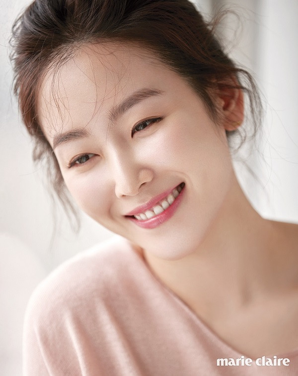 Nhìn vào Seo Hyun Jin tôi đã cố gắng hơn, cố gắng hơn nữa, cố gắng hơn người khác gấp trăm nghìn lần để luôn hy vọng vượt qua chính mình. (Ảnh: Marie Claire) Trong thế giới fangirl: Chị Seo Hyun Jin đưa tôi đáp án vượt qua những khó khăn ảnh 3