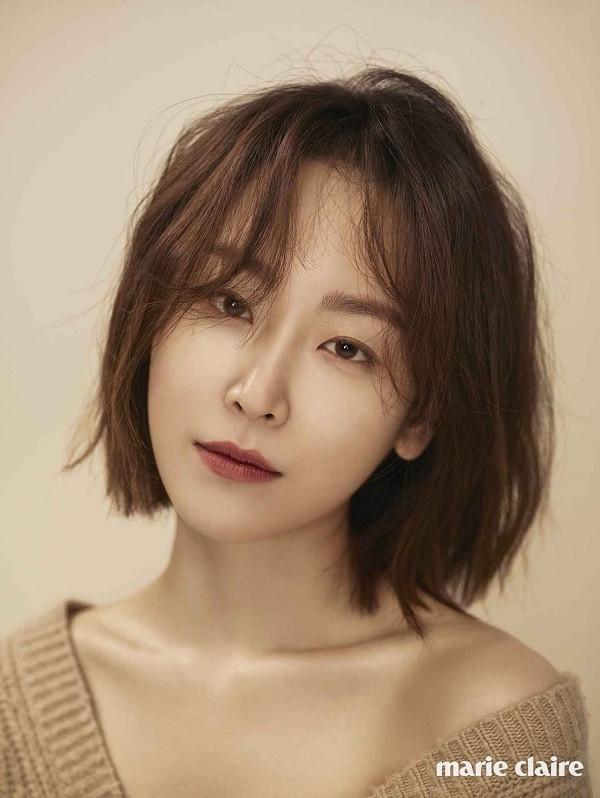 Điều khó khăn nhất trên thế gian là vượt qua chính mình, Seo Hyun Jin đã cho tôi đáp án của băn khoăn đó và cả cách để vượt qua. (Ảnh: Marie Claire) Trong thế giới fangirl: Chị Seo Hyun Jin đưa tôi đáp án vượt qua những khó khăn ảnh 1