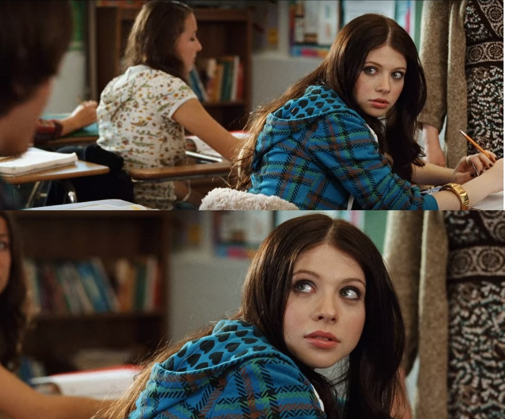 Trong "17 Again", cô con gái chỉ mải mê yêu đương, lại còn yêu nhầm trai tệ. (Ảnh: IMDb) So với phim gốc “17 Again”, bản remake “18 Again” giống và khác những điểm nào? ảnh 6