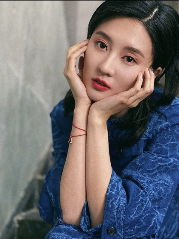 Kiều Hân có vẻ ngoài dịu dàng, đài các. Những người đẹp diễn giả trân của phim Hoa ngữ: Ai trợn mắt thần chưởng, ai rơi lệ vô hồn? ảnh 35