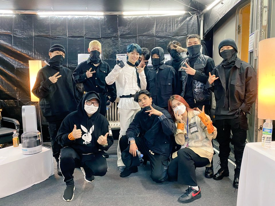 Hanbin biểu diễn cực chuyên nghiệp tại concert label cuối năm Sân khấu pre-debut lên thẳng YouTube chính của Big Hit, Hanbin rộng đường debut xứ Hàn? ảnh 2