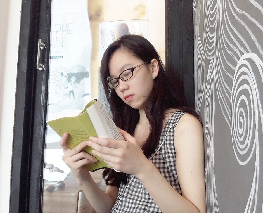 Không chỉ là người ham đọc, Hiền Trang từng đạt giải Ba trong cuộc thi sáng tác Văn học tuổi 20 lần thứ VI do nhà xuất bản Trẻ tổ chức - Ảnh: NVCC Nhà văn Hiền Trang: “Muốn làm tri kỷ của thằng hề, lại trở thành bạn đường của vua Lear” ảnh 3