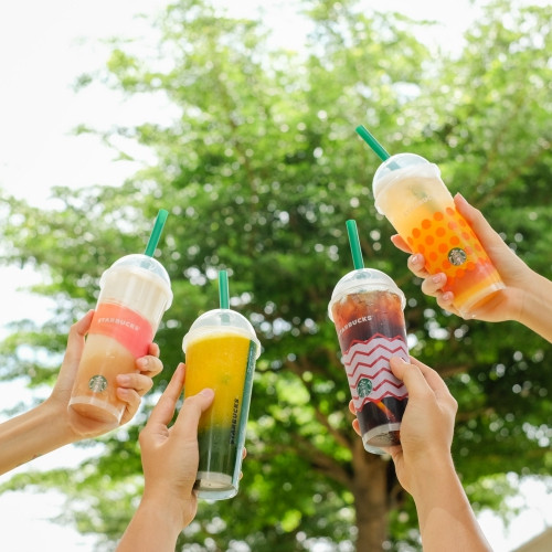 Tận hưởng chuyến đi đến vùng nhiệt đới, hít thở không khí mát mẻ mà không cần phải mất thời gian “di chuyển", đảm bảo tối đa việc giãn cách xã hội. Chỉ muốn nhấn ngay nút “thương thương” cho BST ly mùa Hè siêu đáng yêu của Starbucks ảnh 5