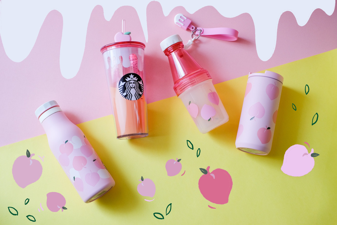 Màu sắc nổi bật và họa tiết trái cây chính là "vedette" trong BST Flavorful Fun lần này. (Ảnh: Pinterest) Chỉ muốn nhấn ngay nút “thương thương” cho BST ly mùa Hè siêu đáng yêu của Starbucks ảnh 1