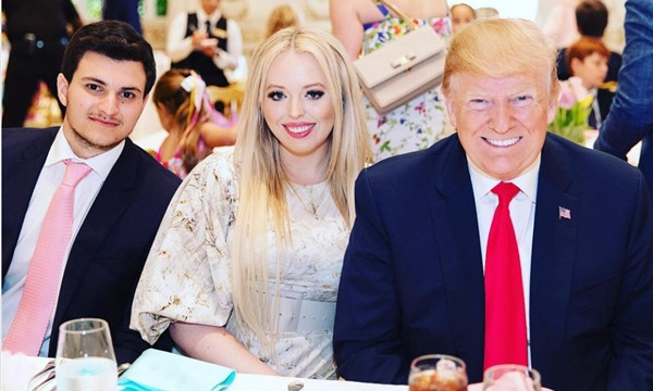 Michael từng đăng ảnh chụp với Tiffany và Tổng thống Trump. Ảnh: Michael Boulos. Con gái Tổng thống Trump gây chú ý vì chọn lúc bố sắp rời nhiệm sở để thông báo “tin vui“ ảnh 3