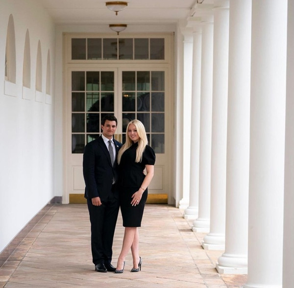 Bức ảnh con gái Tổng thống Trump đăng trên mạng xã hội để thông báo tin đính hôn. Ảnh: Tiffany Trump. Con gái Tổng thống Trump gây chú ý vì chọn lúc bố sắp rời nhiệm sở để thông báo “tin vui“ ảnh 1