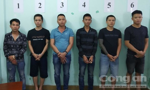 Các nghi phạm bị cơ quan công an bắt giữ. Kinh hoàng băng tín dụng đen chém gần đứt lìa tay người quen con nợ ảnh 1