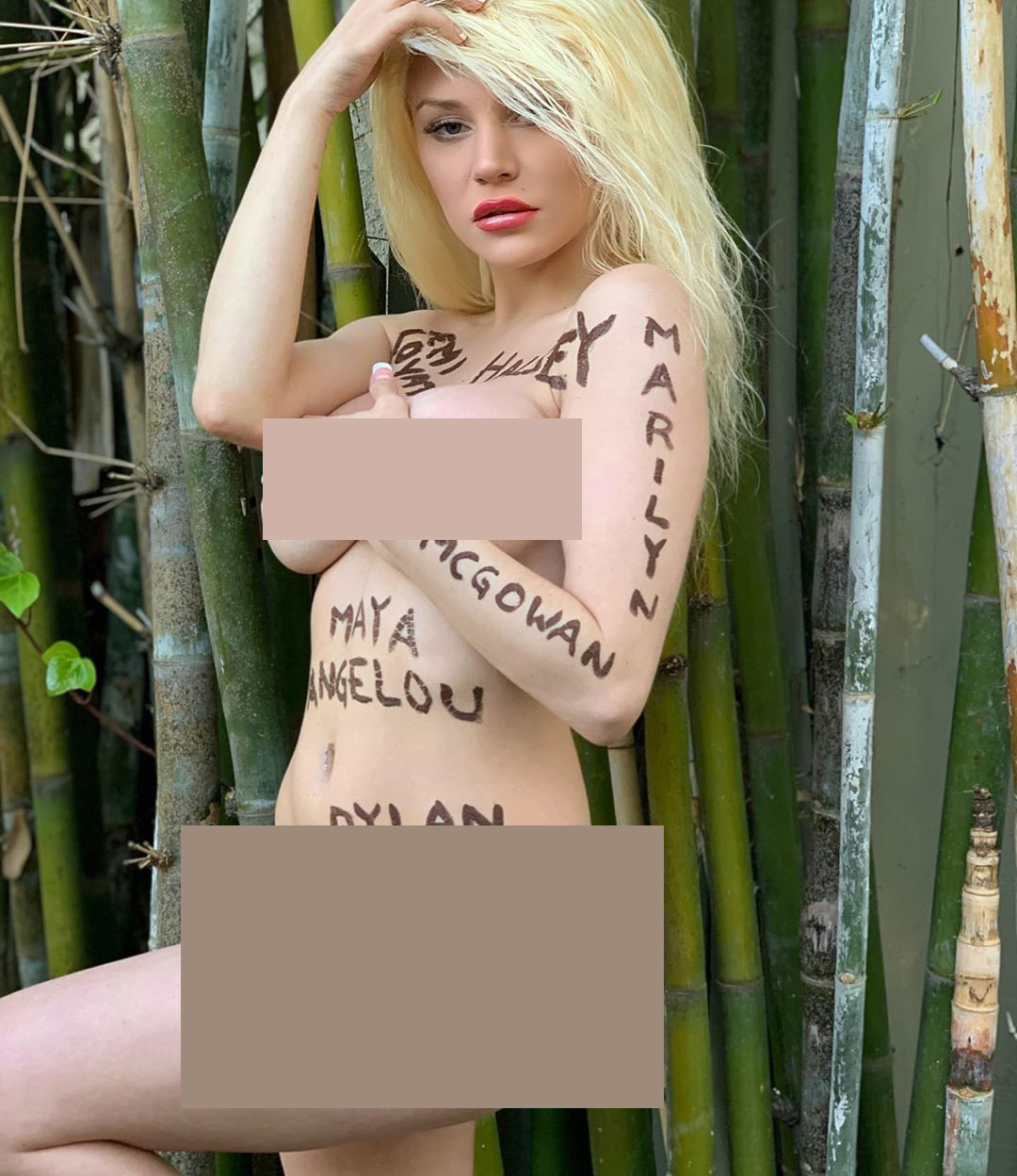 Courtney khỏa thân vào ngày Quốc tế Phụ nữ (8/3). Courtney Stodden hết đăng ảnh nude, lại nội y xuyên thấu hậu ly hôn chồng U60 ảnh 2