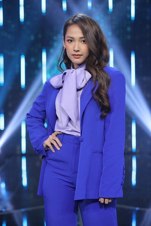 Cara Phương debut đã 3 năm mà chưa sở hữu bài hit nào. “Người ấy là ai” đã giúp Cara Phương làm được điều chưa từng có trong sự nghiệp ảnh 1