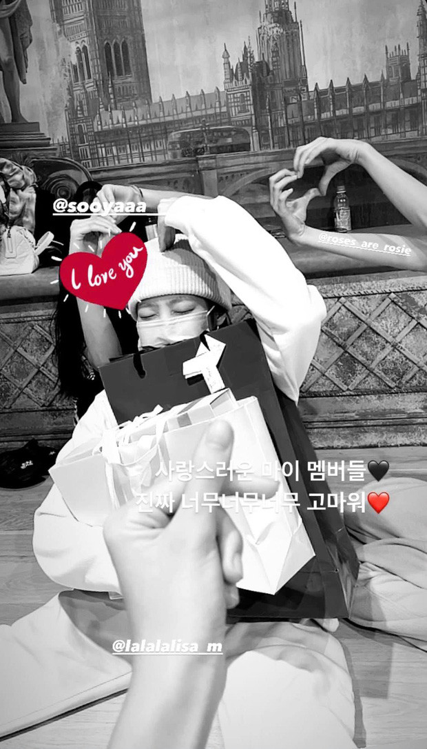 Hóa ra BLACKPINK tổ chức sinh nhật cho Jennie ngay tại phòng tập Netizen ngạc nhiên khi biết BLACKPINK tổ chức sinh nhật cho Jennie ở một nơi như thế này ảnh 2