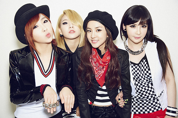 2NE1 - một trong những nhóm nhạc tài năng nhất của K-Pop Sau bức hình mới của Jisoo BLACKPINK, netizen mới ngộ ra “tiêu chuẩn visual” nhà YG Ent ảnh 1