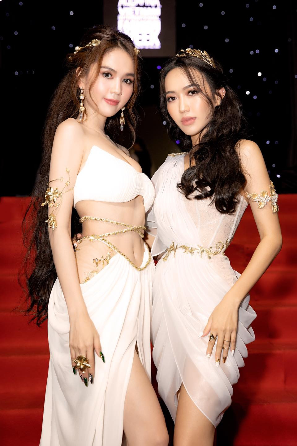 Diệu Nhi có đến sự kiện nhưng không hiểu đã ngồi ở đâu... Giờ thì netizen đã biết vì sao Linh Chi vô tư ngồi vào ghế dành cho Nhã Phương ảnh 3