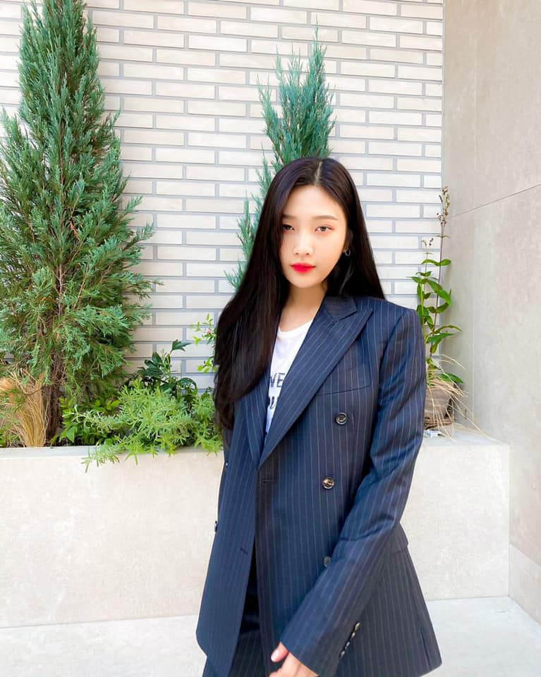 Rất may là vẫn có nhiều người bênh vực Joy. Chiếc áo thun này có gì bất thường mà khiến Joy (Red Velvet) bị chỉ trích dữ dội? ảnh 4