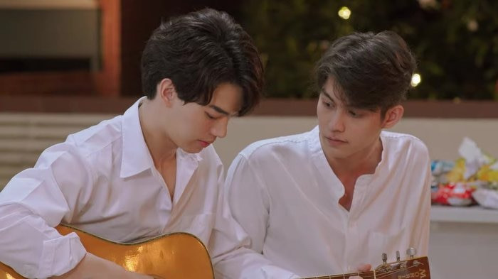 Đó là bộ phim không chỉ đem đến hy vọng về một tình yêu đẹp đẽ mà còn lan tỏa những ấn tượng tốt đẹp về cộng đồng lục sắc nói chung. 2gether The Series, bản nhạc thanh xuân ngân lên từ những trái tim biết yêu thương ảnh 7