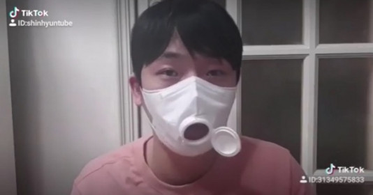 Đeo vào sẽ như thế này Thương Yunho (TVXQ), khẩu trang có nắp vừa sáng chế đã bị chê "vô dụng" ảnh 3